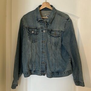 Gap Jean Jacket. Size M